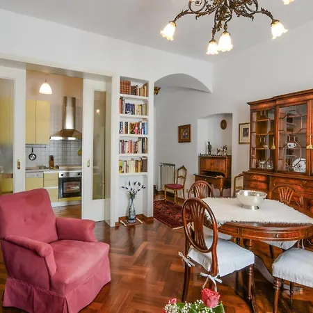 1 Bedroom Lovely In فاريسى ليجور